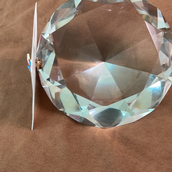 Pinwheel enamel pin - Picture 3 of 4